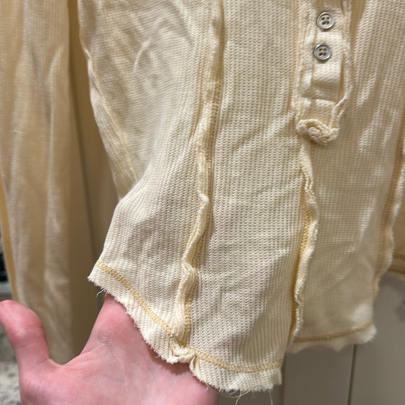 Urban Outfitters - Picture 3 of 6